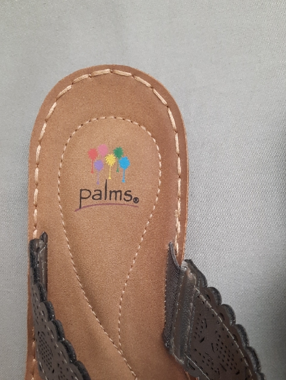 Palms Gray's Laser-Cut Thong Sandals for Women in Size 8M - Picture 2 of 10